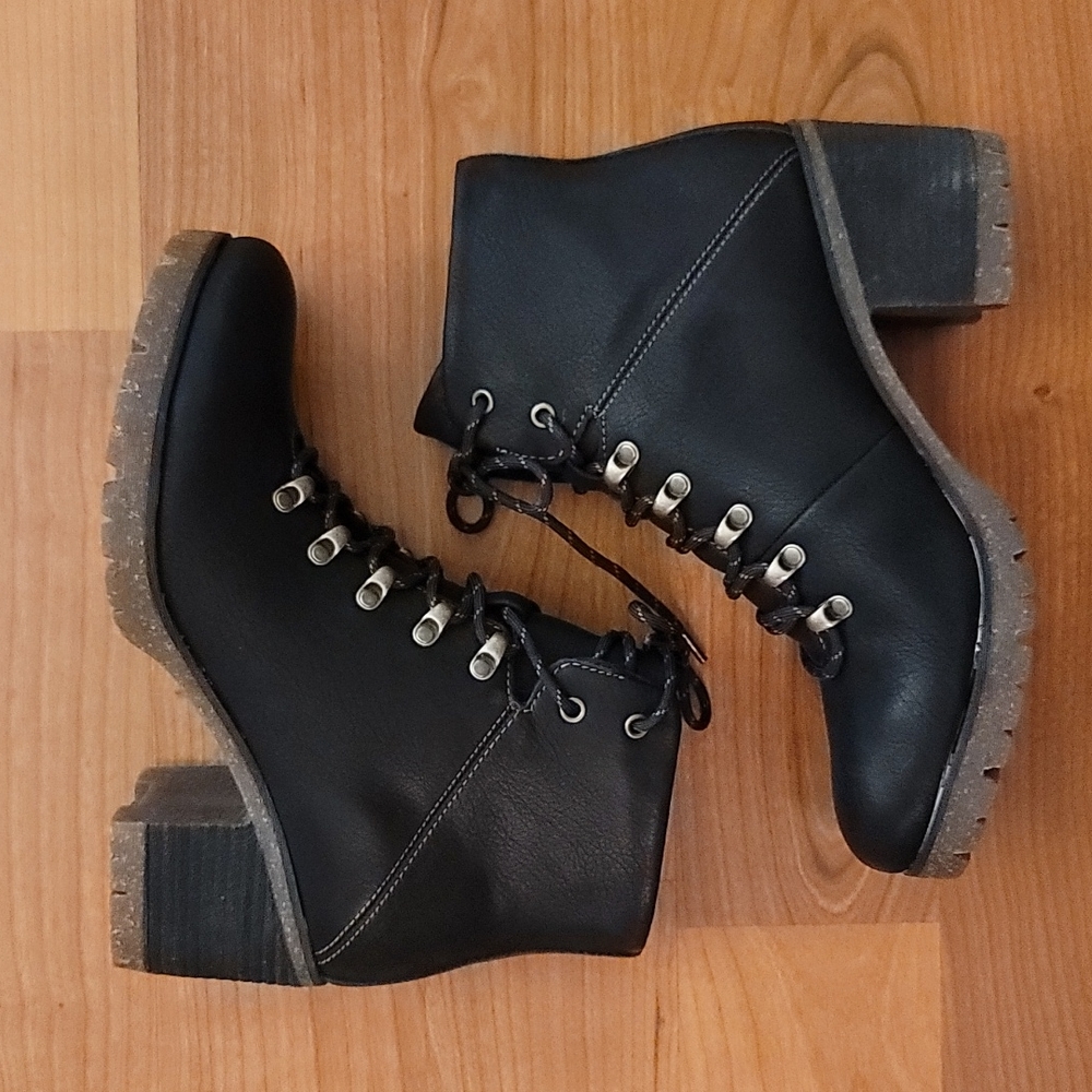 Korks Black Erika Hiking Boots Size 8.5